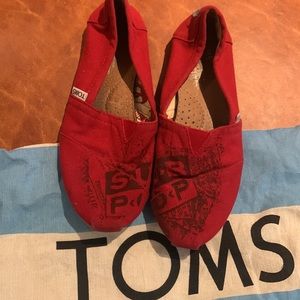Limited edition slip-on Classic Toms in red all with the Sub Pop logo size 6